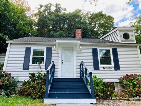 10 harris Avenue Johnston RI 02919