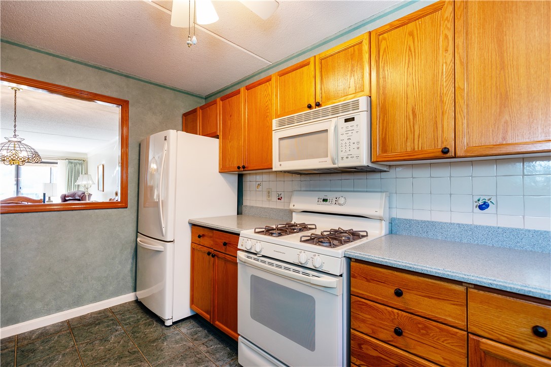 West Warwick, Rhode Island 02893, United States, 2 Bedrooms Bedrooms, ,2 BathroomsBathrooms,Residential,Active,257669