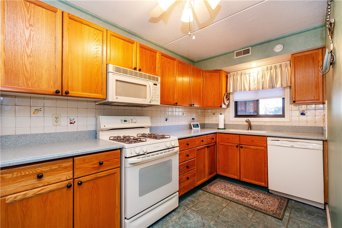 West Warwick, Rhode Island 02893, United States, 2 Bedrooms Bedrooms, ,2 BathroomsBathrooms,Residential,Active,257669