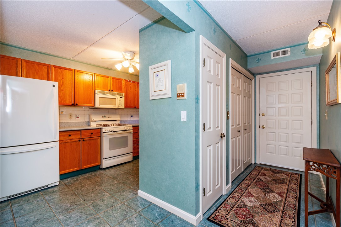 West Warwick, Rhode Island 02893, United States, 2 Bedrooms Bedrooms, ,2 BathroomsBathrooms,Residential,Active,257669