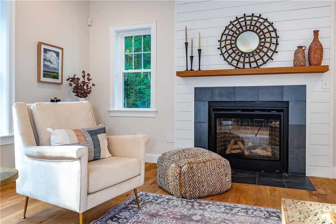 Warwick, Rhode Island 02818, United States, 4 Bedrooms Bedrooms, ,3 BathroomsBathrooms,Residential,Active,26414