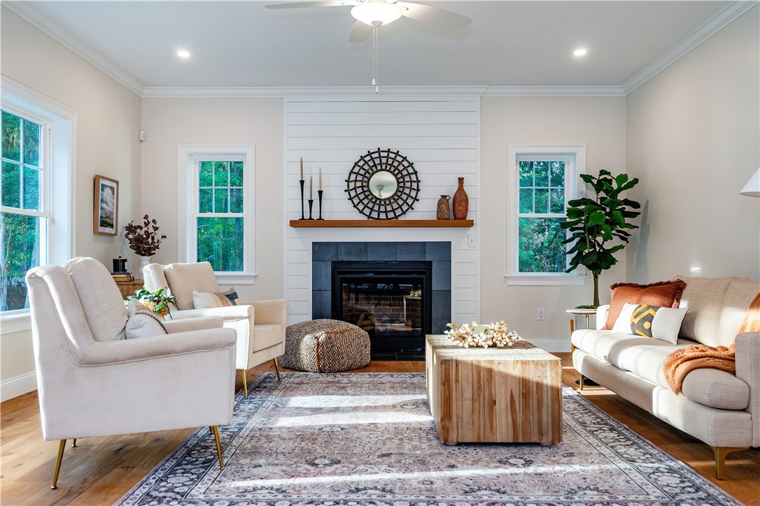 Warwick, Rhode Island 02818, United States, 4 Bedrooms Bedrooms, ,3 BathroomsBathrooms,Residential,Active,26414