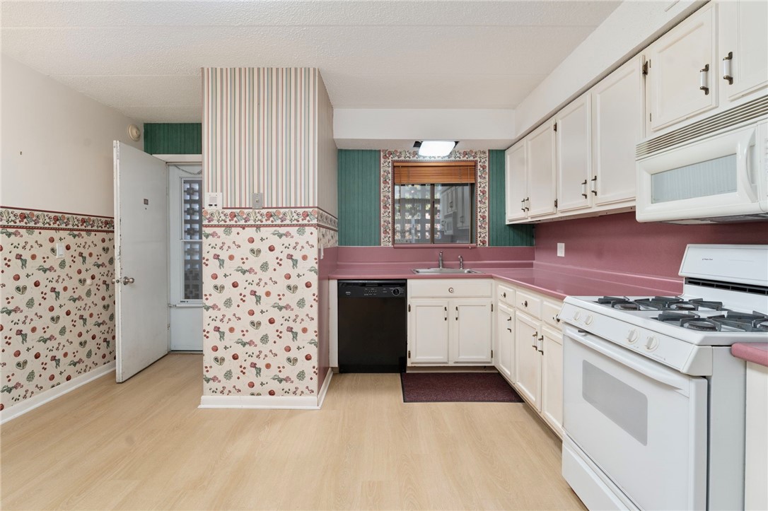 143 Hoffman Avenue 109