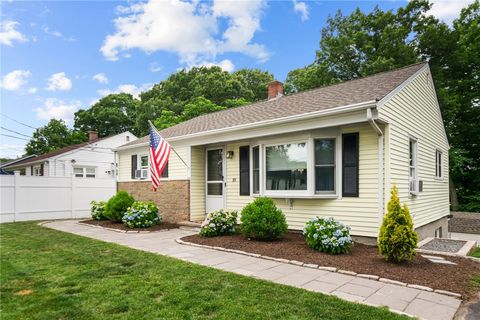 Single Family Residence in Lincoln RI 10 Almond Street.jpg