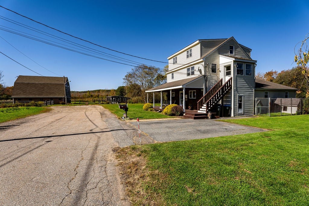 25 Lamoureux Boulevard