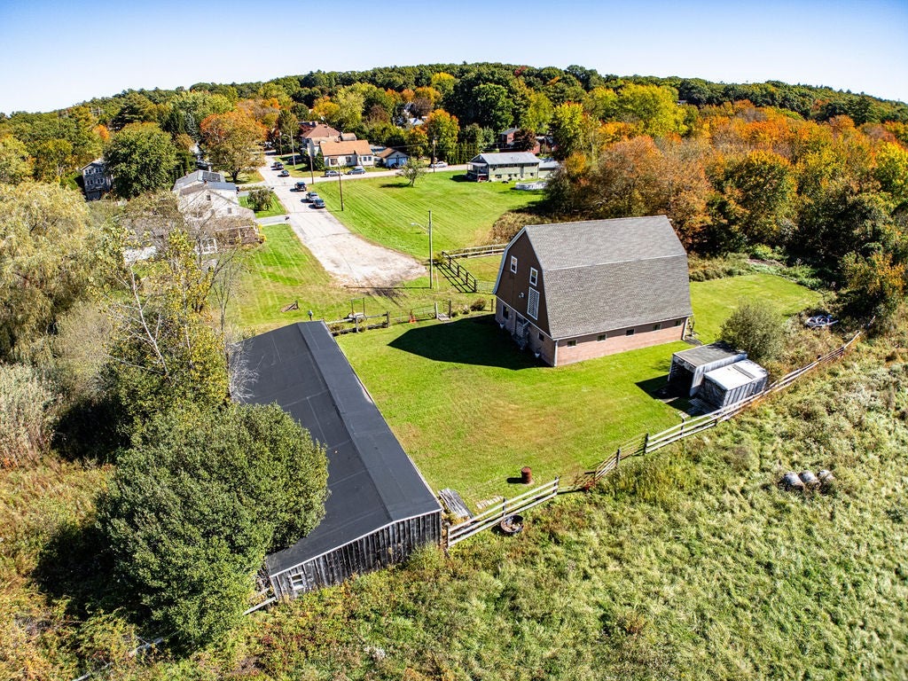25 Lamoureux Boulevard