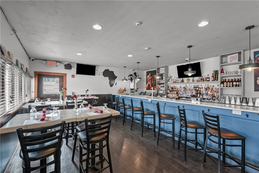 1091 Main Street