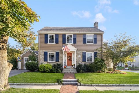 292 Country Club Drive Warwick RI 02888