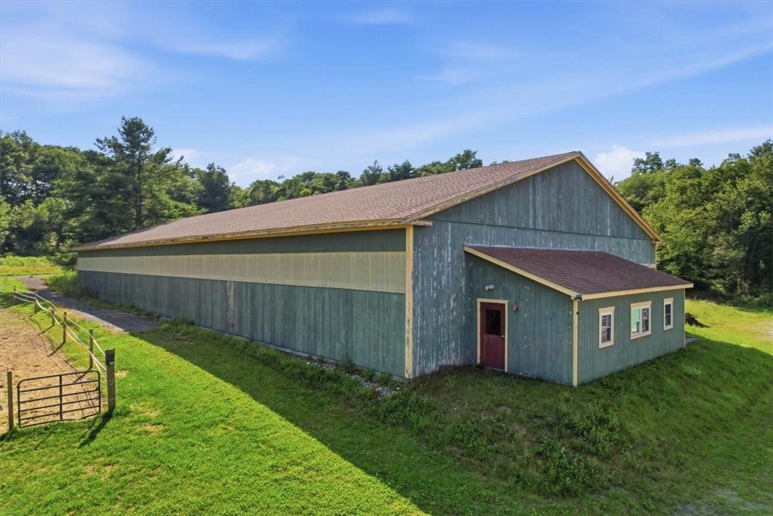 32 Equestrian Way