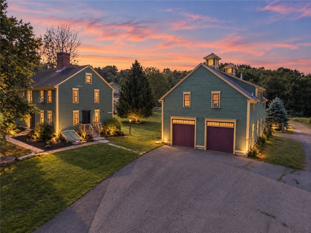 32 Equestrian Way