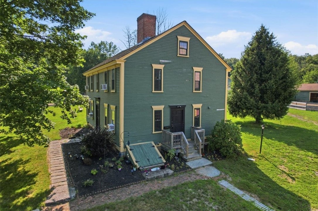 32 Equestrian Way