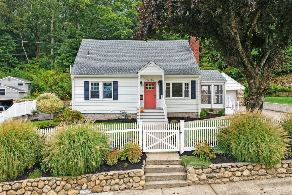 60 Narragansett Avenue