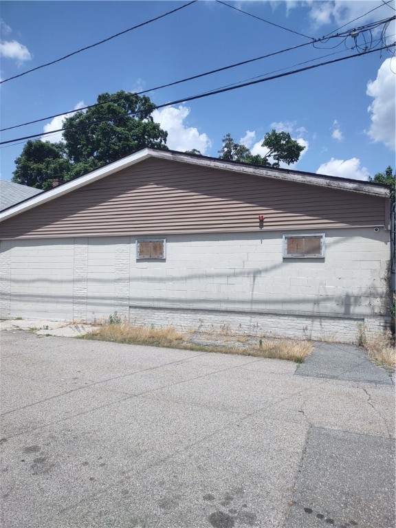 33 maple Avenue