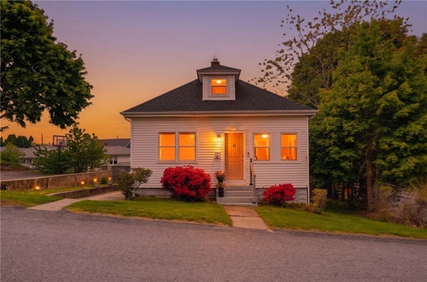 31 YEOMAN AVE, CRANSTON, RI 02920 - Image 1640d5c7db003a937bcffde1c5ba820e/2028114321