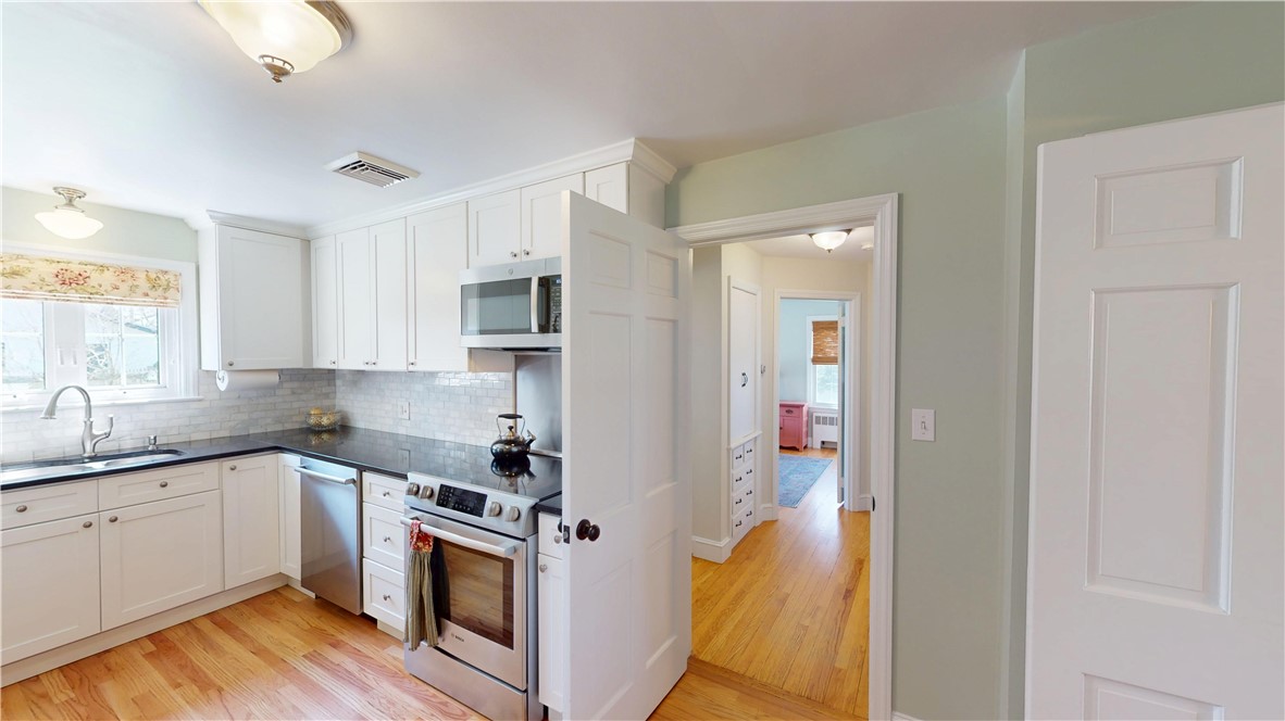 27 Narragansett Avenue