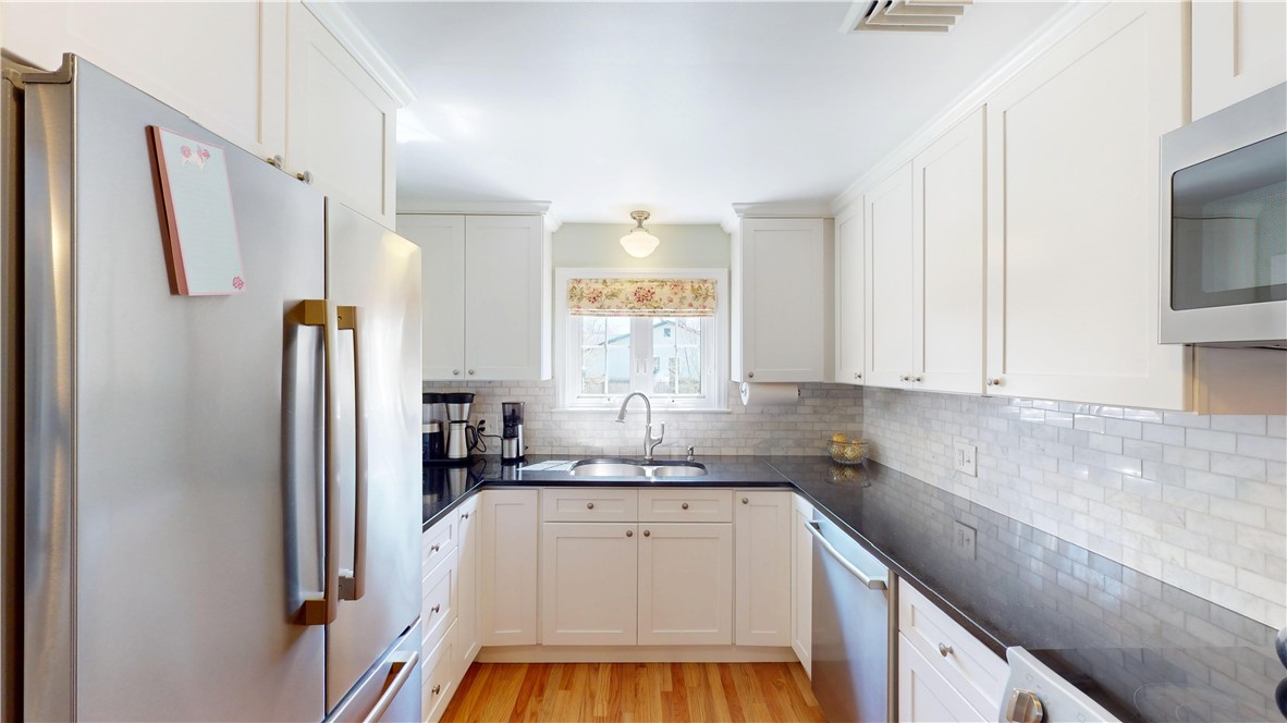 27 Narragansett Avenue
