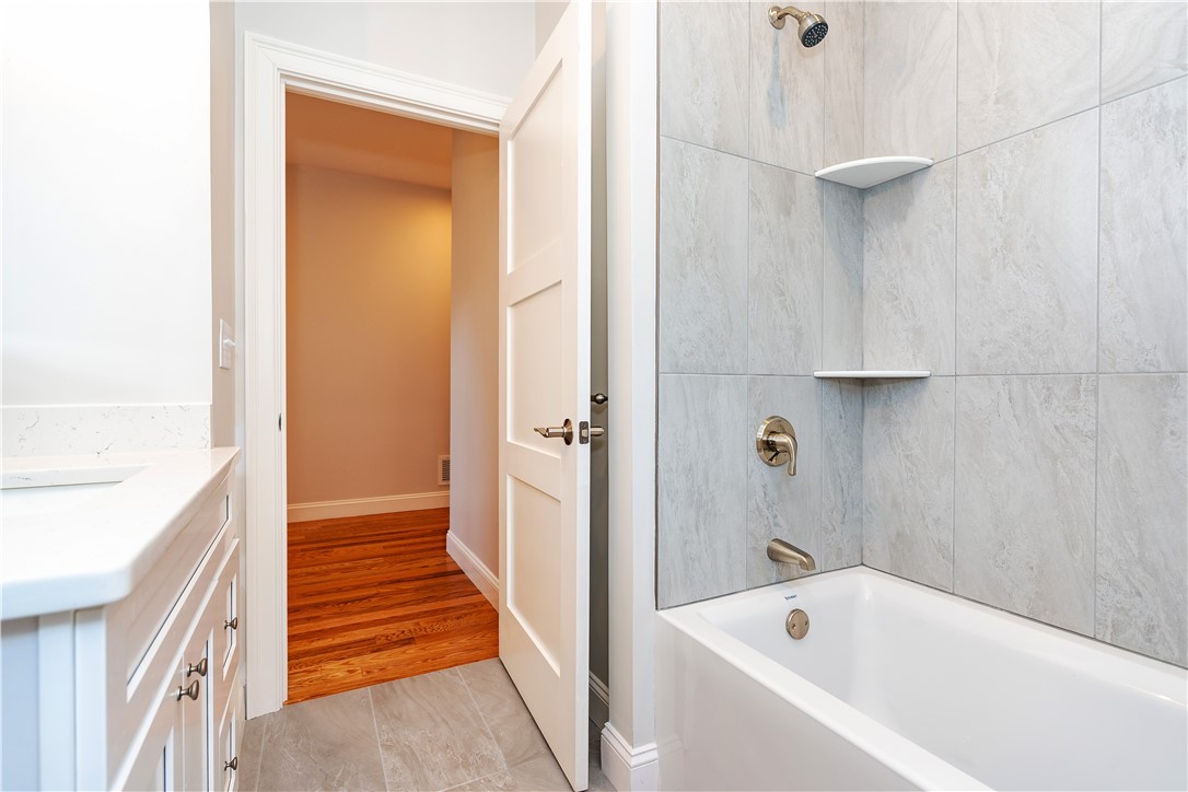 Coventry, Rhode Island 02816, United States, 2 Bedrooms Bedrooms, ,2 BathroomsBathrooms,Residential,Active,183229