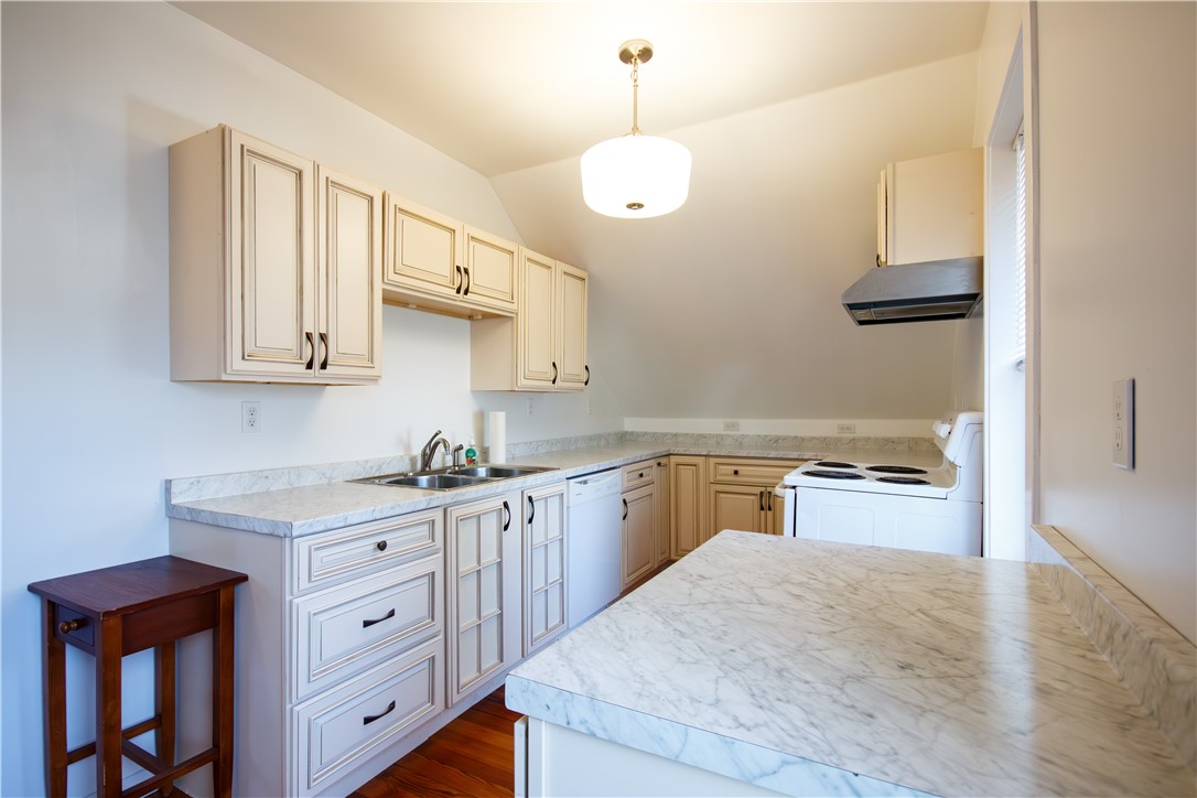 40 E Barrows Street 3