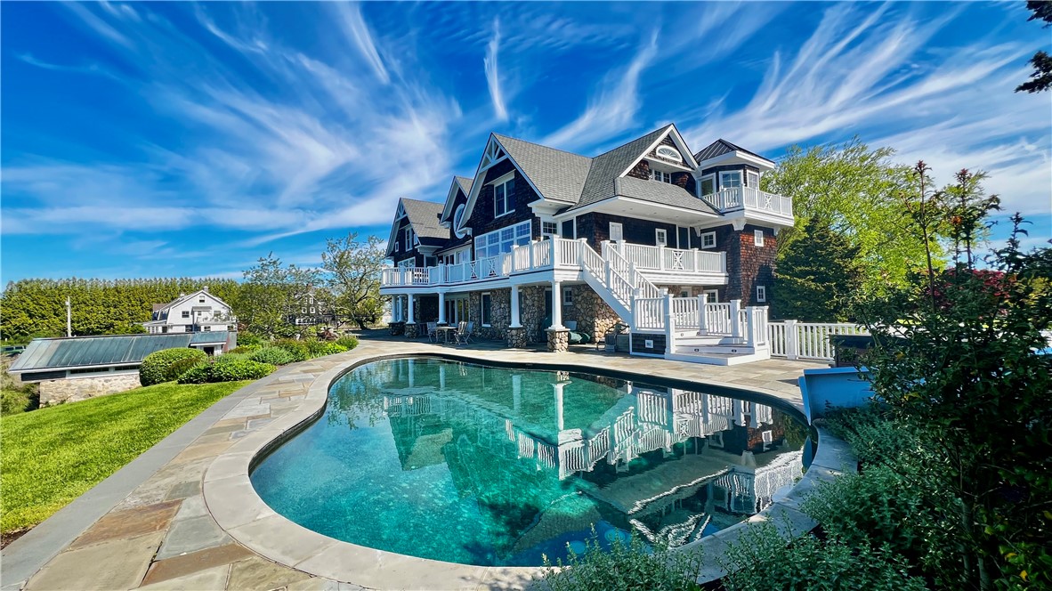 14 Pawcatuck Avenue