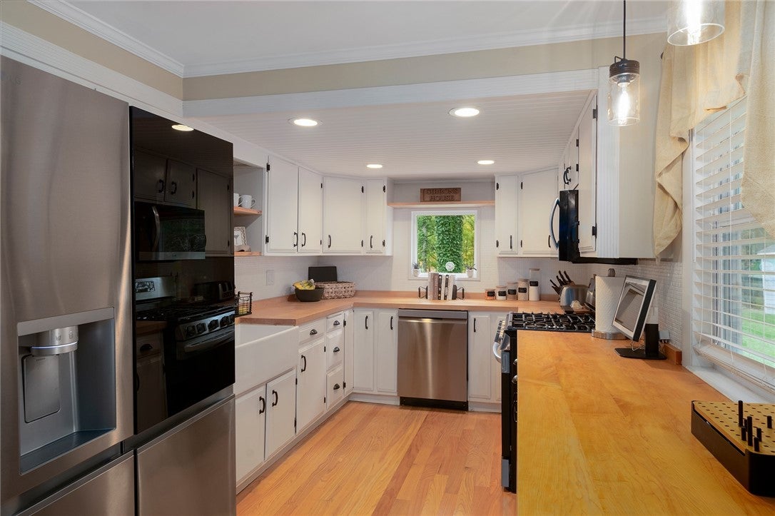 439 Farnum Pike 441