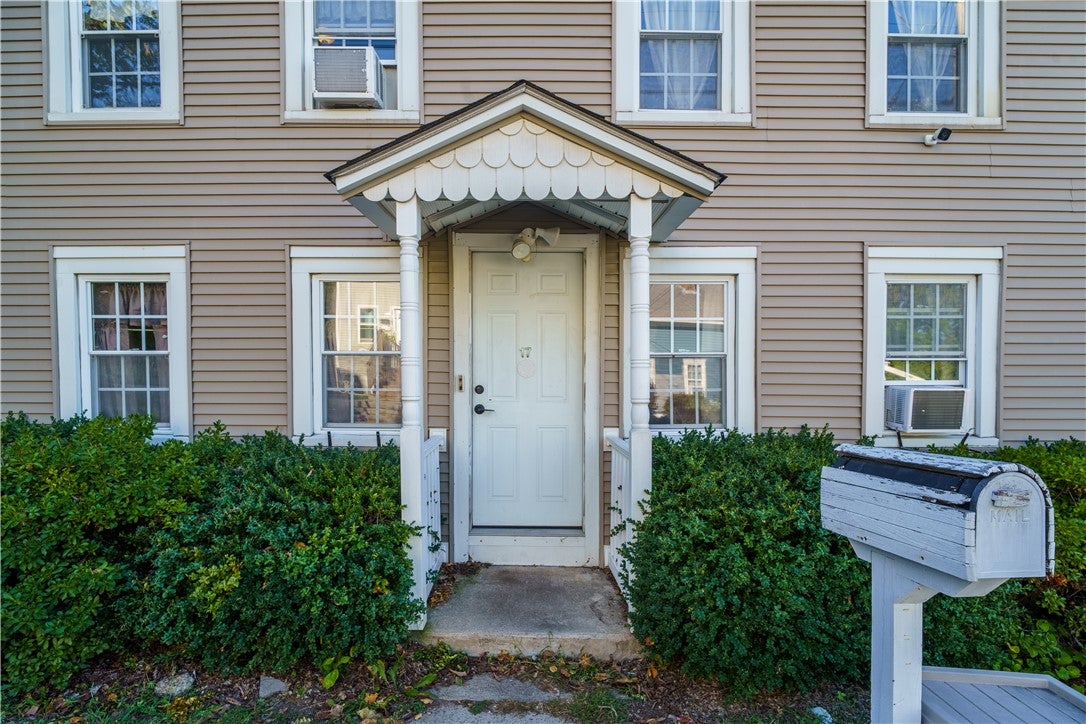 17 East Greenwich Avenue