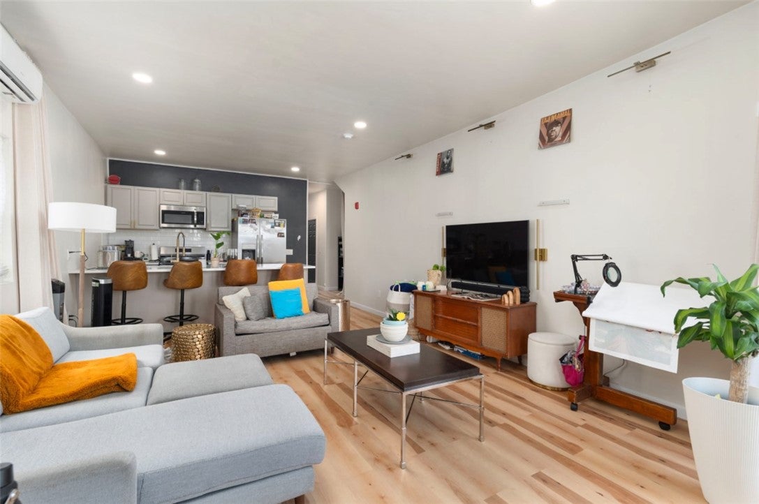 460 Smithfield Avenue 458