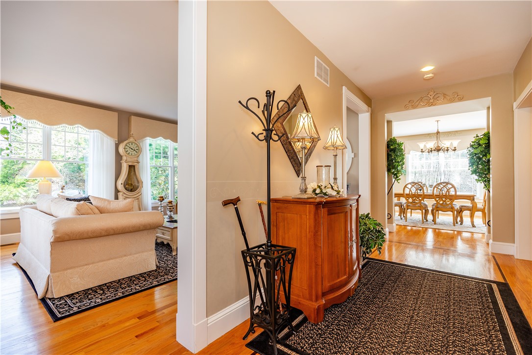 North Kingstown, Rhode Island 02852, United States, 3 Bedrooms Bedrooms, ,3 BathroomsBathrooms,Residential,Active,113544