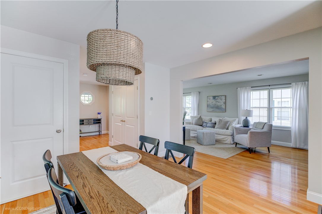 Newport, Rhode Island 02840, United States, 4 Bedrooms Bedrooms, ,2 BathroomsBathrooms,Residential,Active,206525