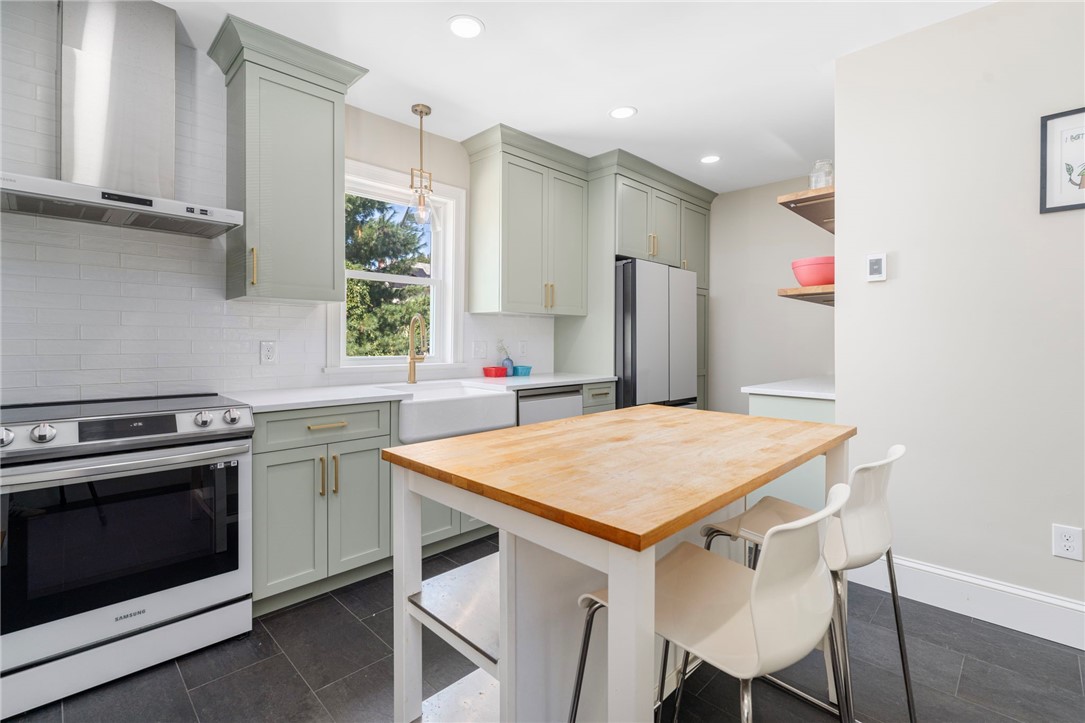 Cranston, Rhode Island 02905, United States, 4 Bedrooms Bedrooms, ,2 BathroomsBathrooms,Residential,Active,207361