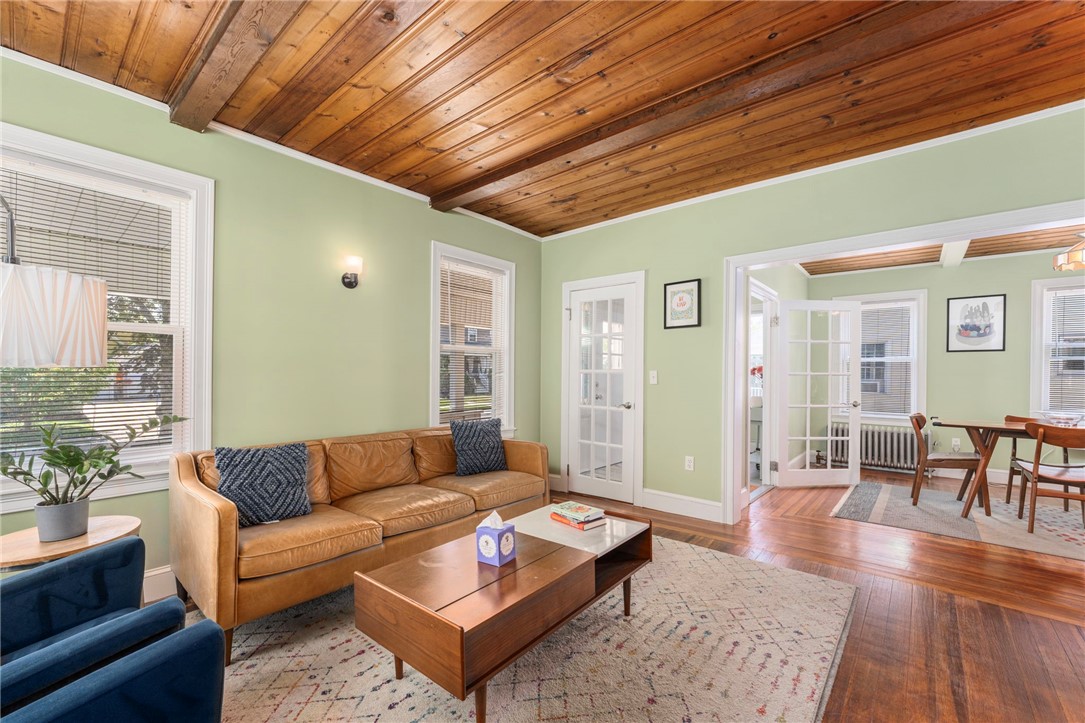 Cranston, Rhode Island 02905, United States, 4 Bedrooms Bedrooms, ,2 BathroomsBathrooms,Residential,Active,207361