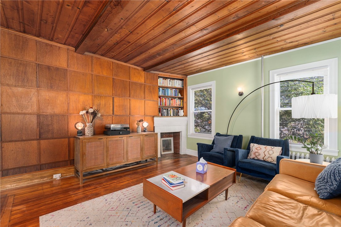 Cranston, Rhode Island 02905, United States, 4 Bedrooms Bedrooms, ,2 BathroomsBathrooms,Residential,Active,207361