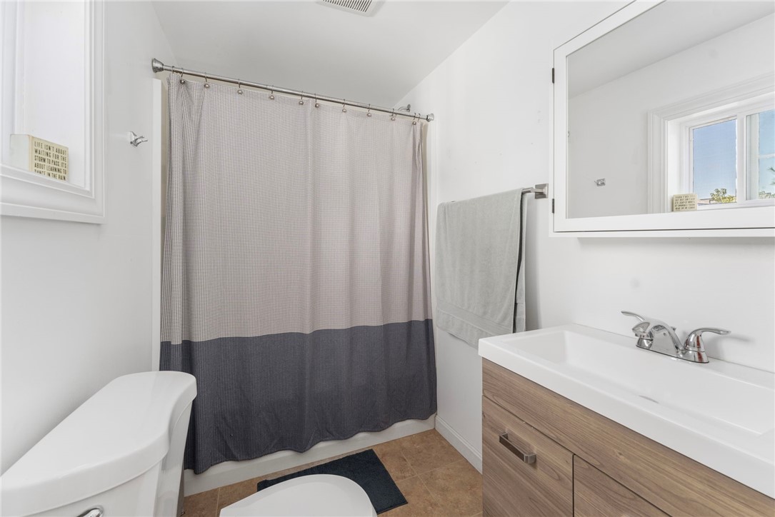 Cranston, Rhode Island 02905, United States, 4 Bedrooms Bedrooms, ,2 BathroomsBathrooms,Residential,Active,207361