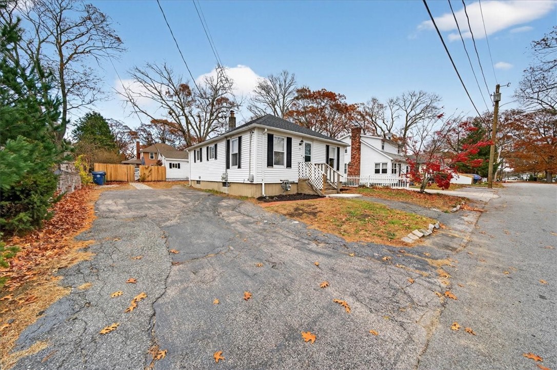 141 Brush Neck Avenue