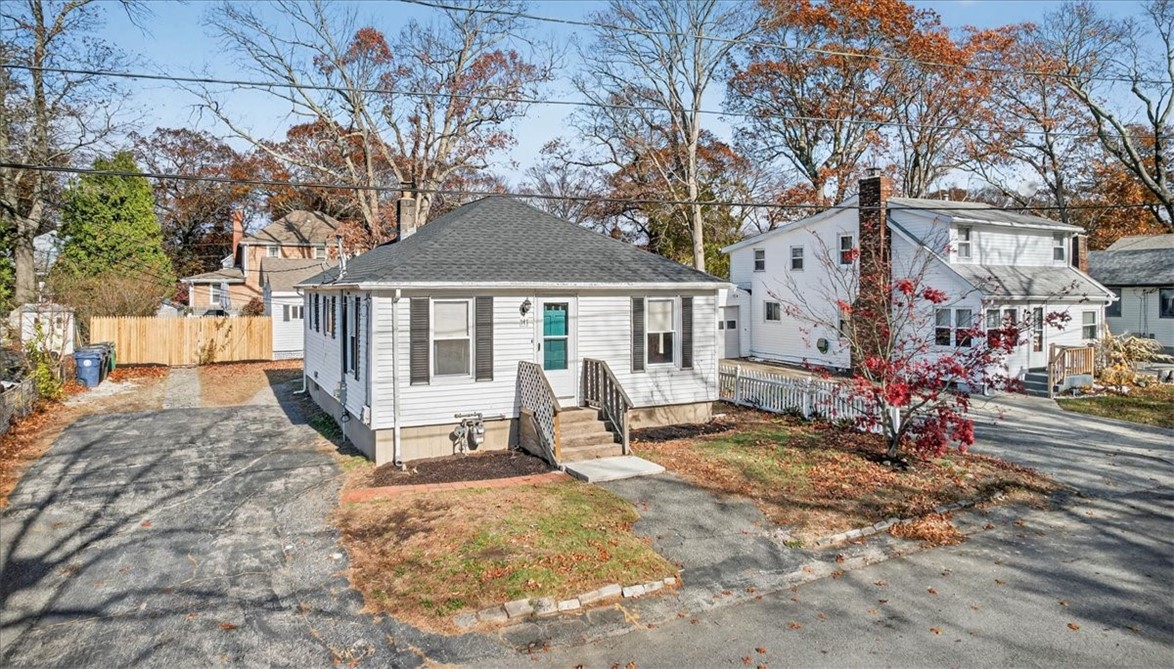 141 Brush Neck Avenue