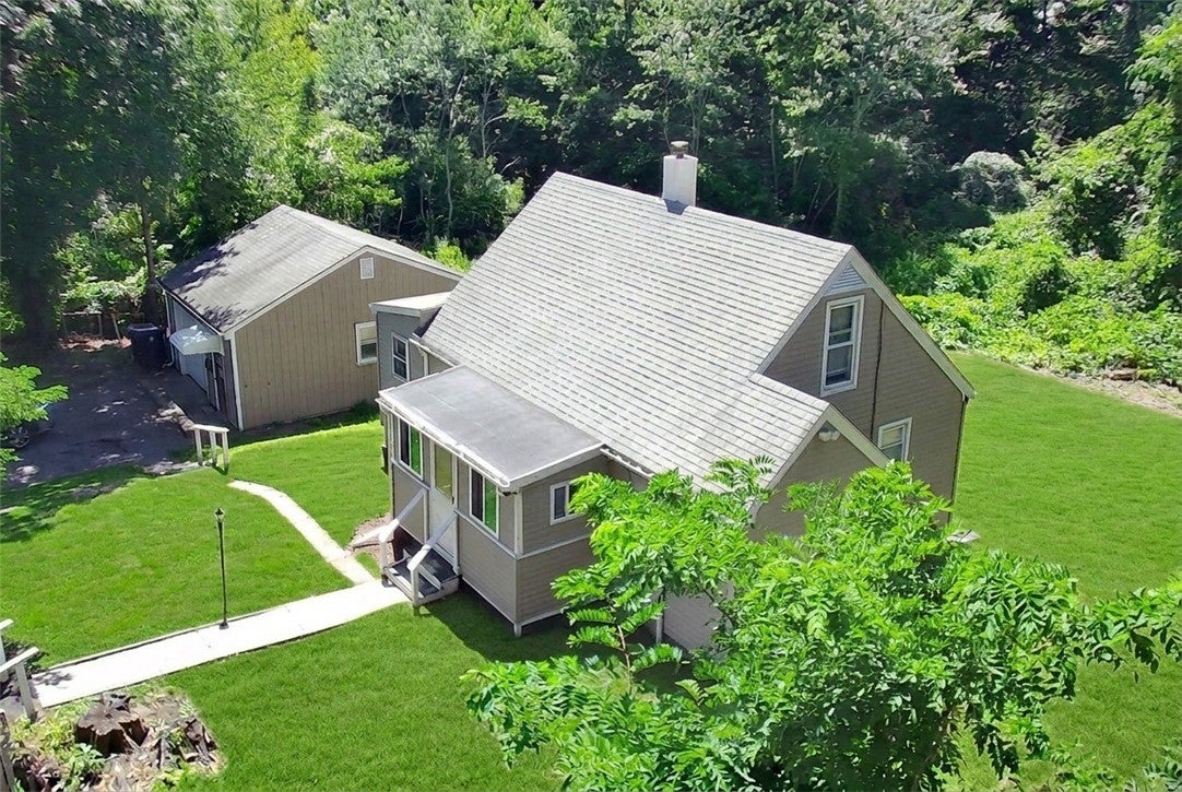 21 Narragansett Road