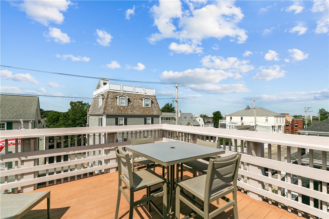 Newport, Rhode Island 02840, United States, 2 Bedrooms Bedrooms, ,2 BathroomsBathrooms,Residential,Active,86811