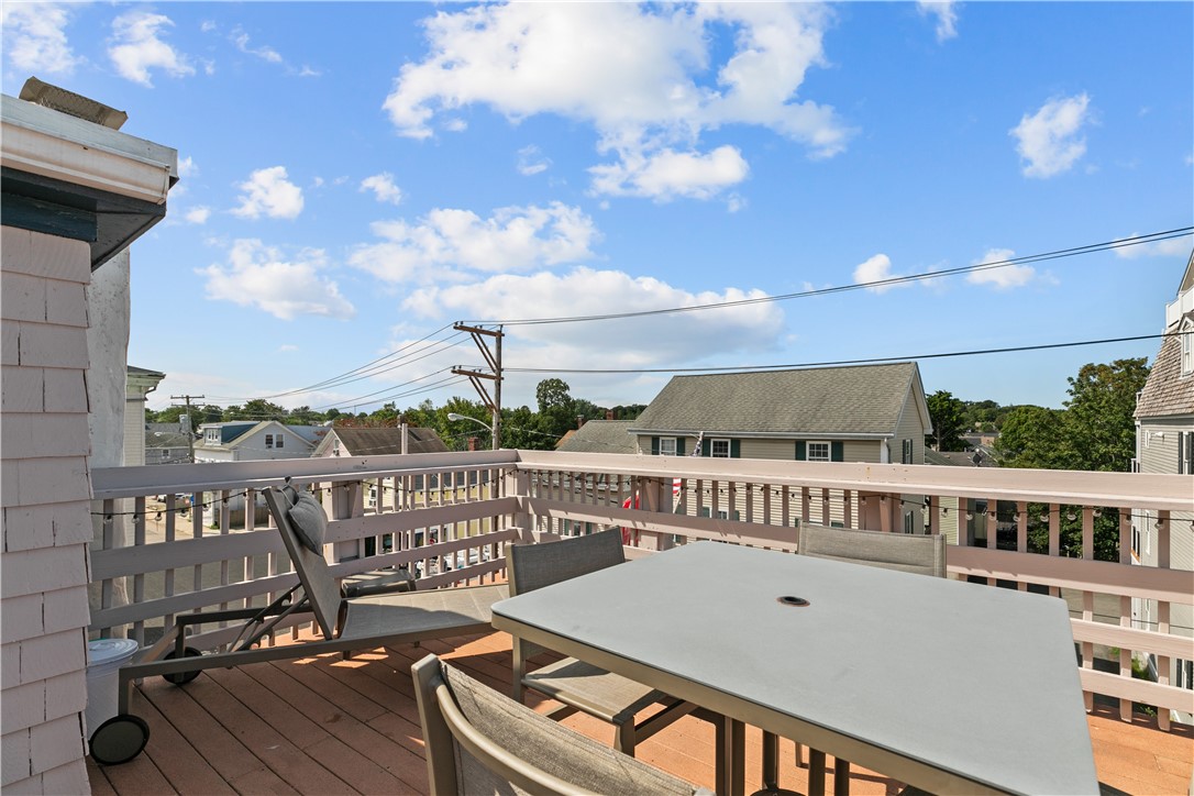 Newport, Rhode Island 02840, United States, 2 Bedrooms Bedrooms, ,2 BathroomsBathrooms,Residential,Active,86811