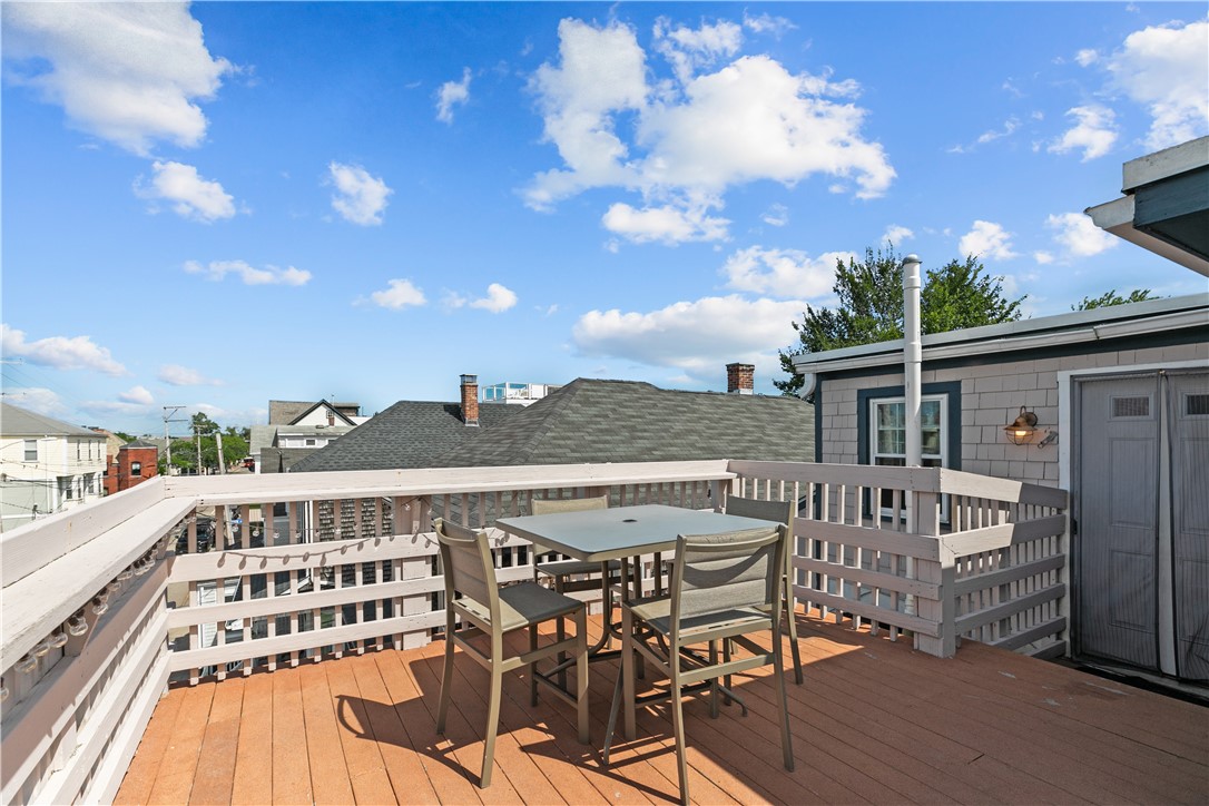 Newport, Rhode Island 02840, United States, 2 Bedrooms Bedrooms, ,2 BathroomsBathrooms,Residential,Active,86811