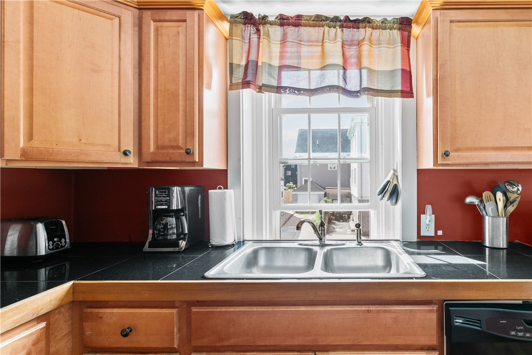 Newport, Rhode Island 02840, United States, 2 Bedrooms Bedrooms, ,2 BathroomsBathrooms,Residential,Active,86811