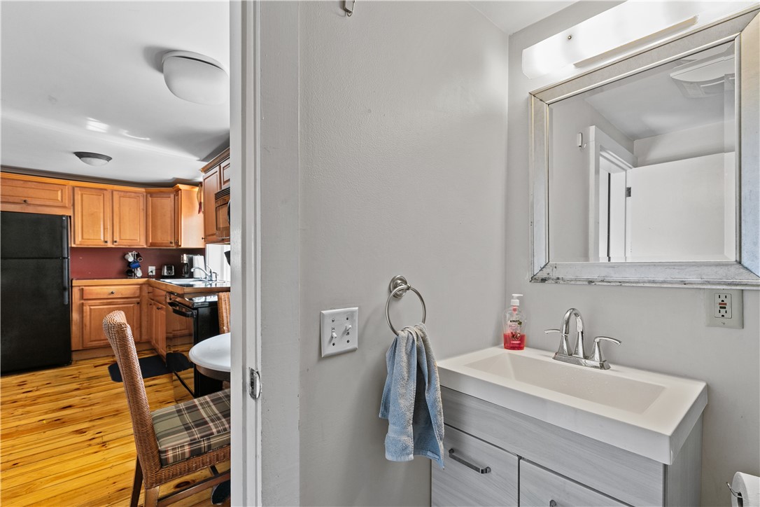 Newport, Rhode Island 02840, United States, 2 Bedrooms Bedrooms, ,2 BathroomsBathrooms,Residential,Active,86811