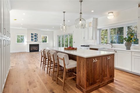 3 Knowlton Court Bristol RI 02809