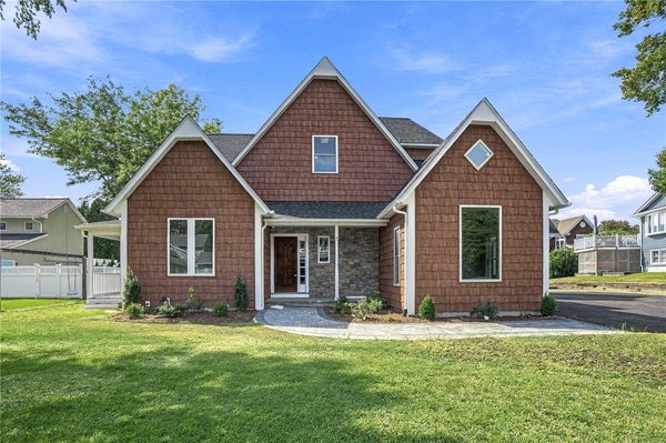 127 WOODBINE AVE, WARWICK, RI 02886 - Image 1b73e5a0fcd4ffedaeaab770189638cb/1673665742