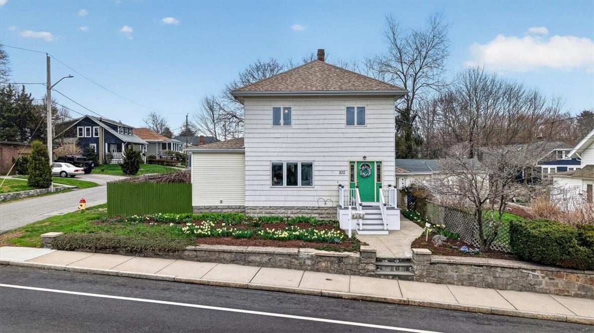 102 Willett Avenue
