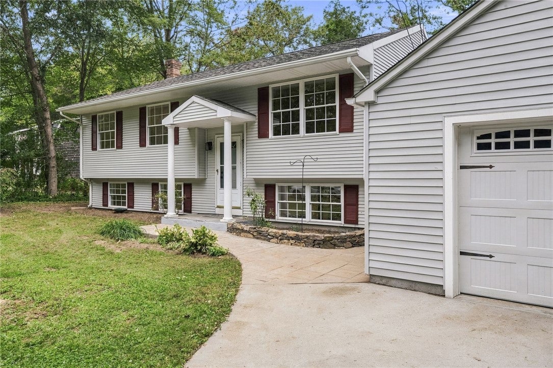 7 Cedar Knoll Drive
