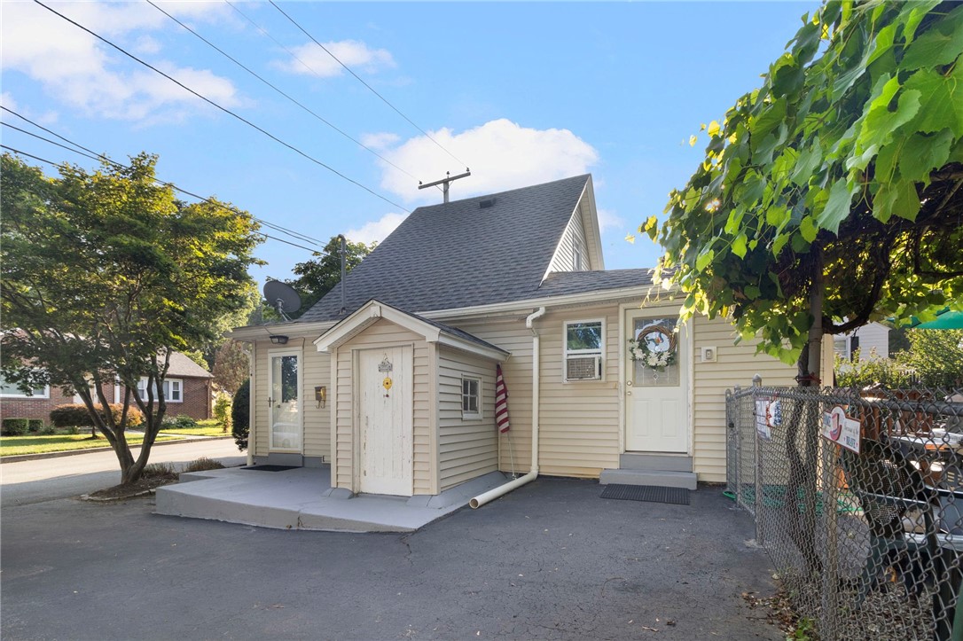 11 Bowen Street