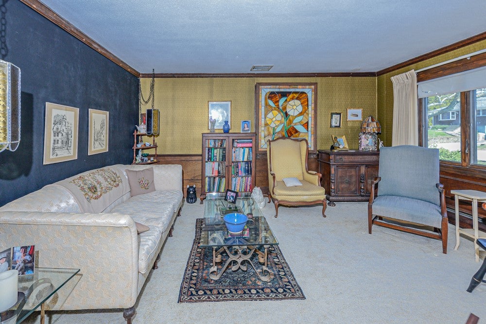 303 MIDDLE Road