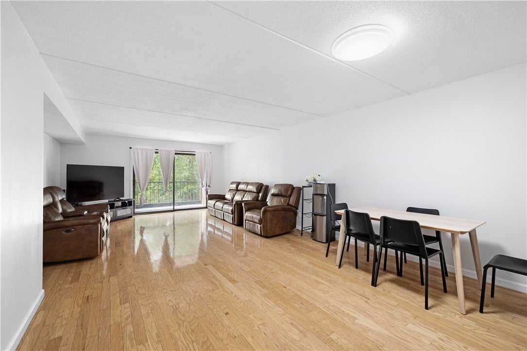 650 East Greenwich Avenue 6-204
