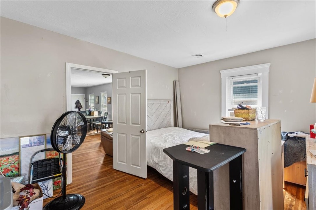 Warwick, Rhode Island 02886, United States, 6 Bedrooms Bedrooms, ,2 BathroomsBathrooms,Residential,Active,229064