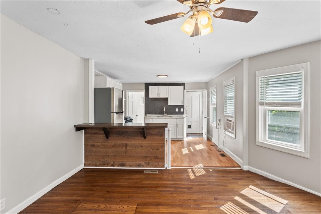 Warwick, Rhode Island 02886, United States, 6 Bedrooms Bedrooms, ,2 BathroomsBathrooms,Residential,Active,229064