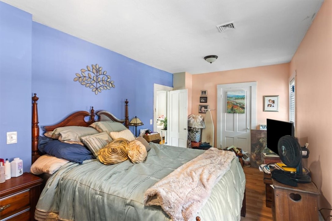 Warwick, Rhode Island 02886, United States, 6 Bedrooms Bedrooms, ,2 BathroomsBathrooms,Residential,Active,229064